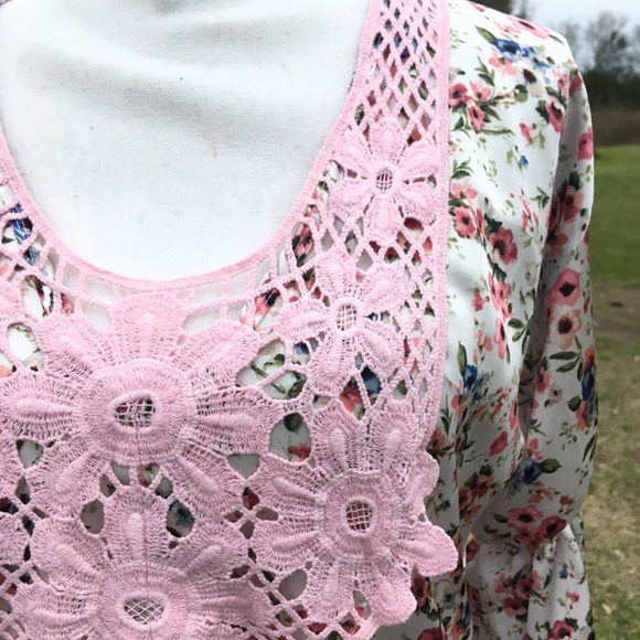 Rodeo Fox Floral & Lace Top Size S/M - Picture 2 of 7